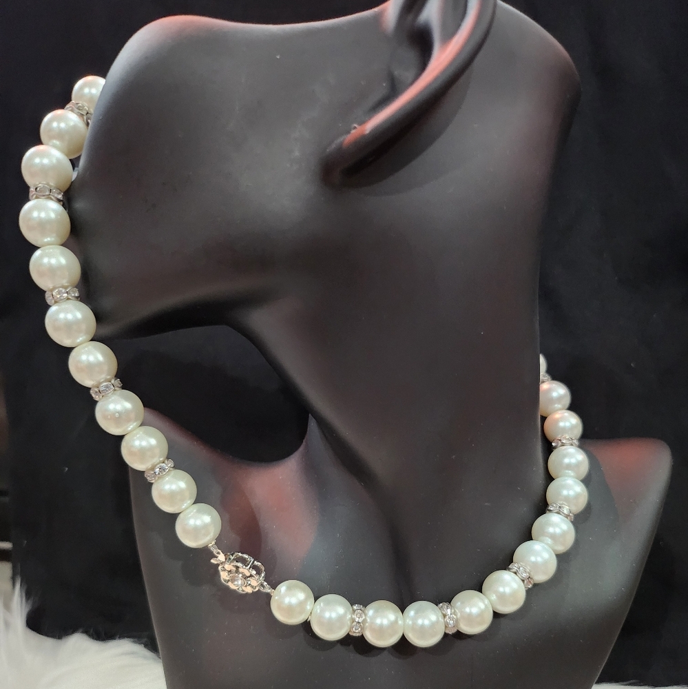 212. Jazzy vintage necklace